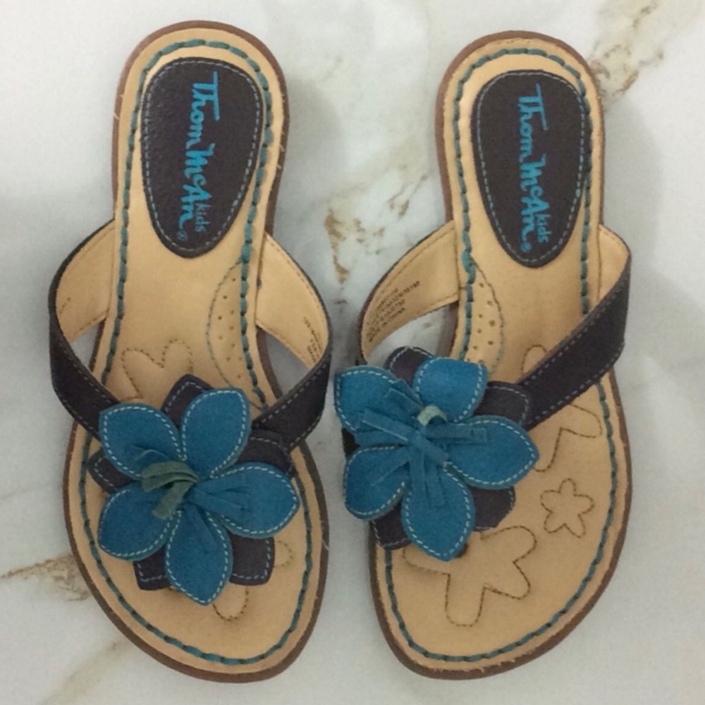 Thom McAn Girl’s Thong Sandals